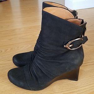 NWOT Earthies Black Leather Chelsea Boots